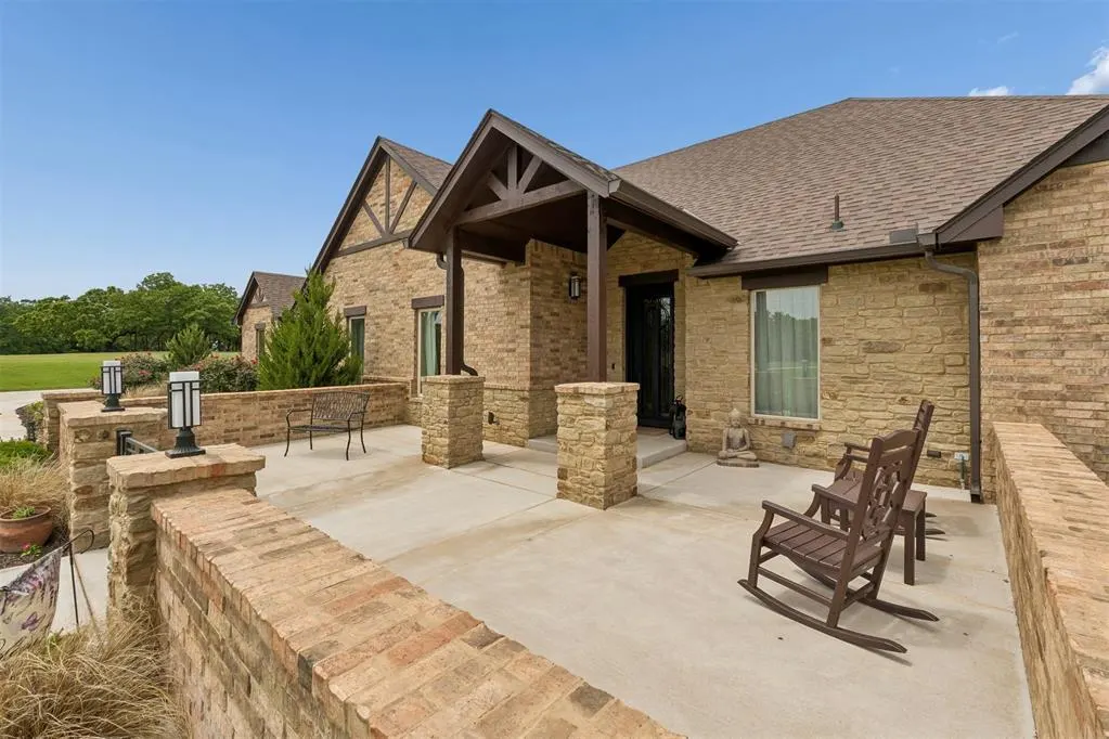 Front exterior — 13281 Rock Hollow Circle, Arcadia, OK 73007