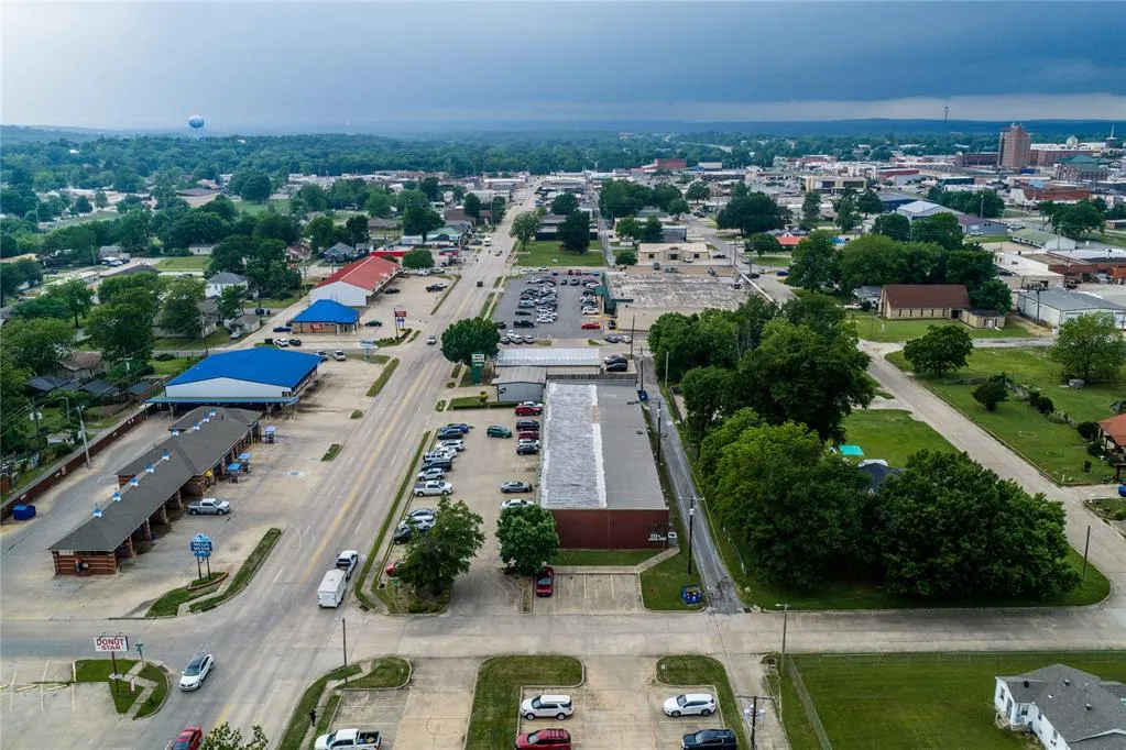 Photo 7 — 711 E Wyandotte Avenue, McAlester, OK 74501