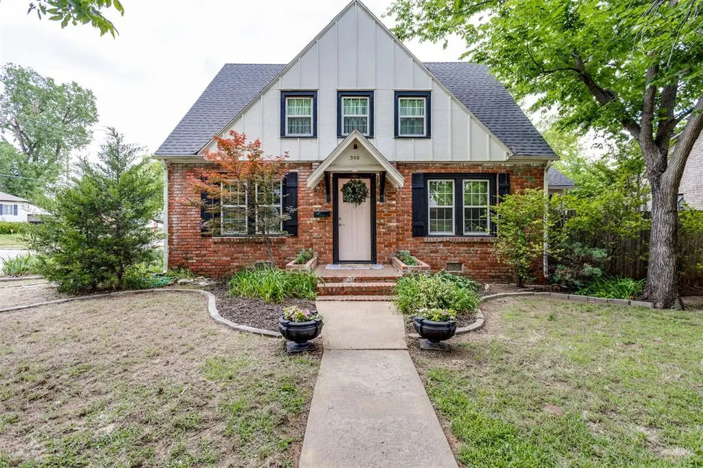 Front exterior — 300 W 8th Street, Edmond, OK 73003