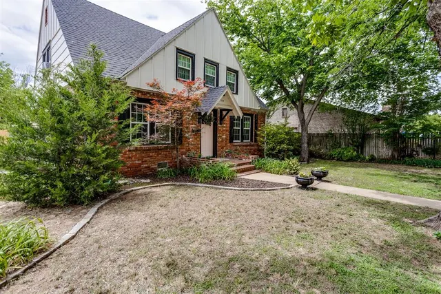Photo 3 — 300 W 8th Street, Edmond, OK 73003
