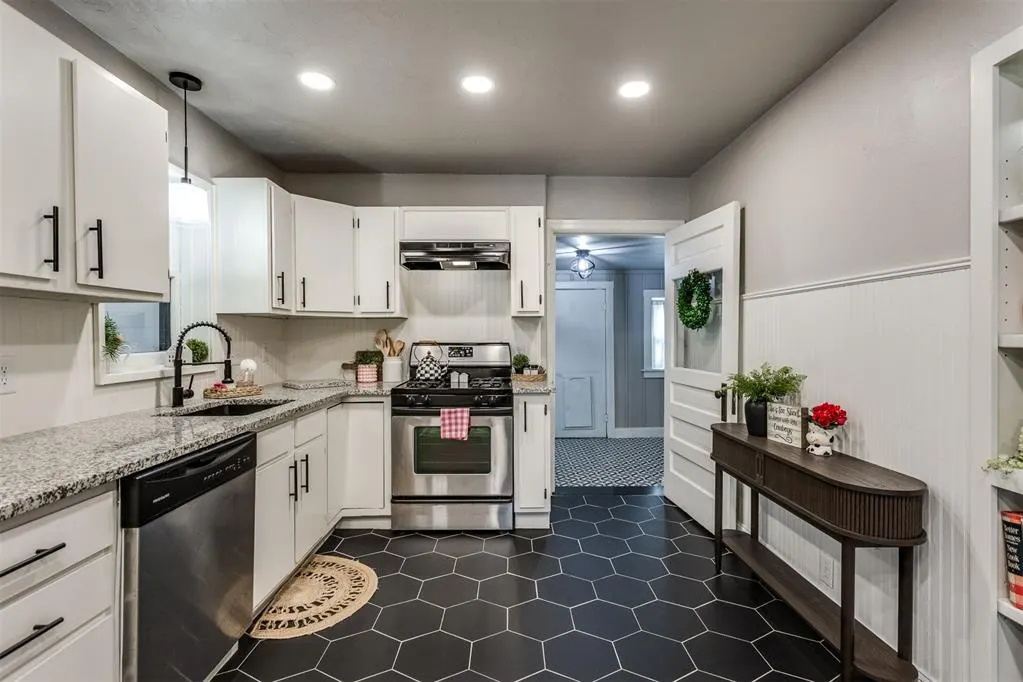 Photo 10 — 300 W 8th Street, Edmond, OK 73003