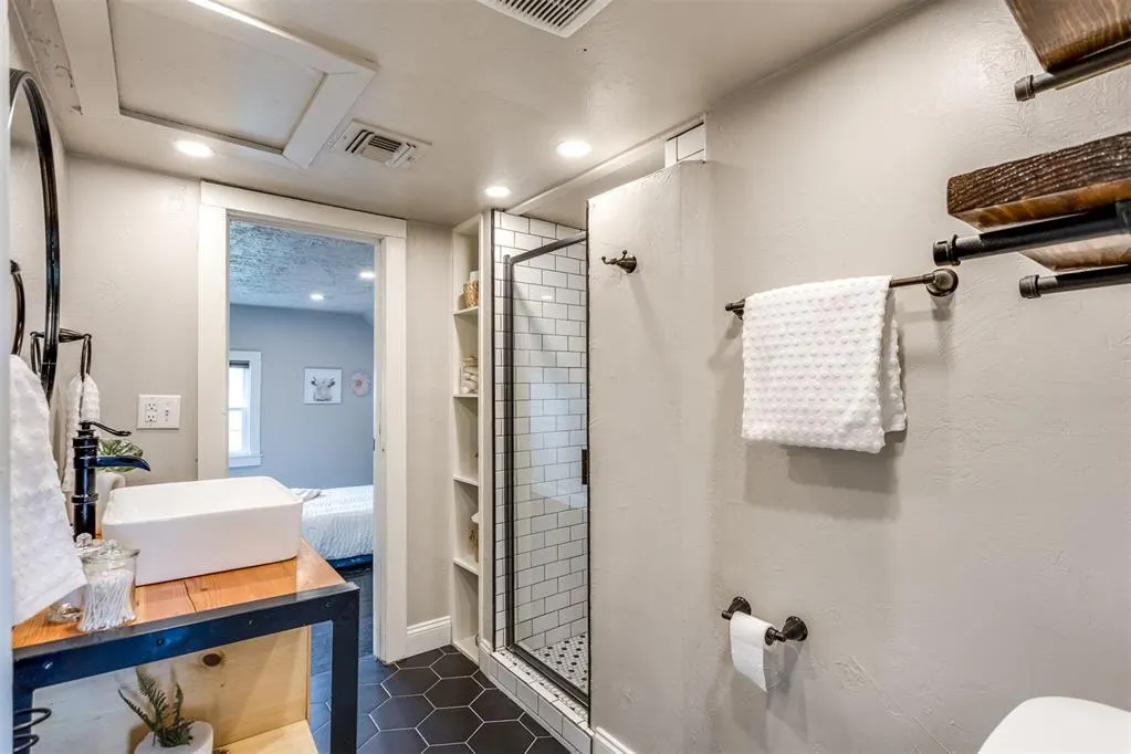 Photo 33 — 300 W 8th Street, Edmond, OK 73003
