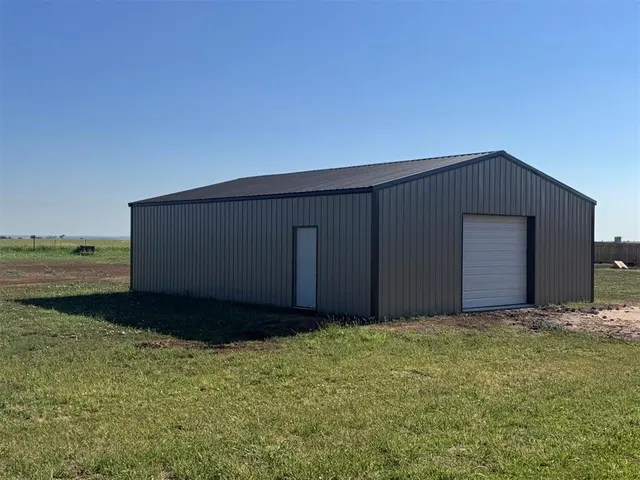 Photo 2 — 24947 Belmont Pass, Cashion, OK 73016
