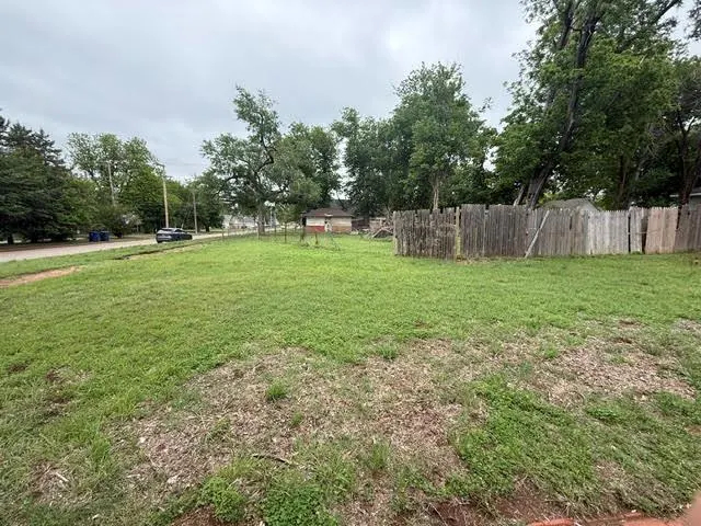 Photo 2 — 602 E Springer Avenue, Guthrie, OK 73044
