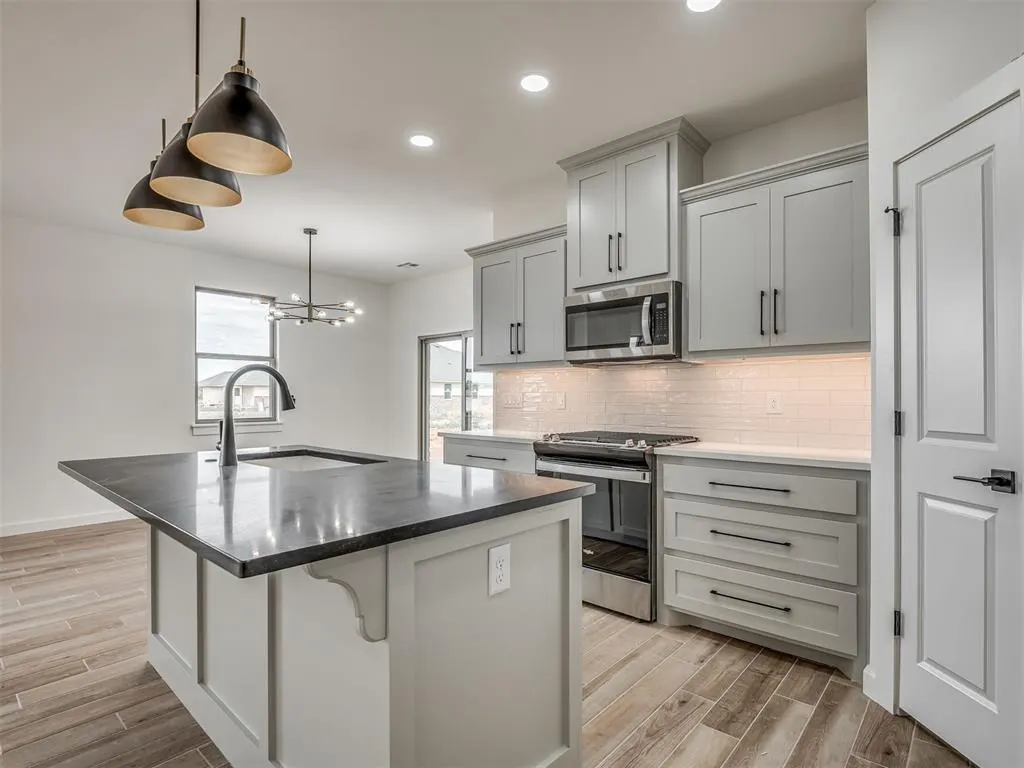 Photo 5 — 10621 SW 18th Street, Yukon, OK 73099