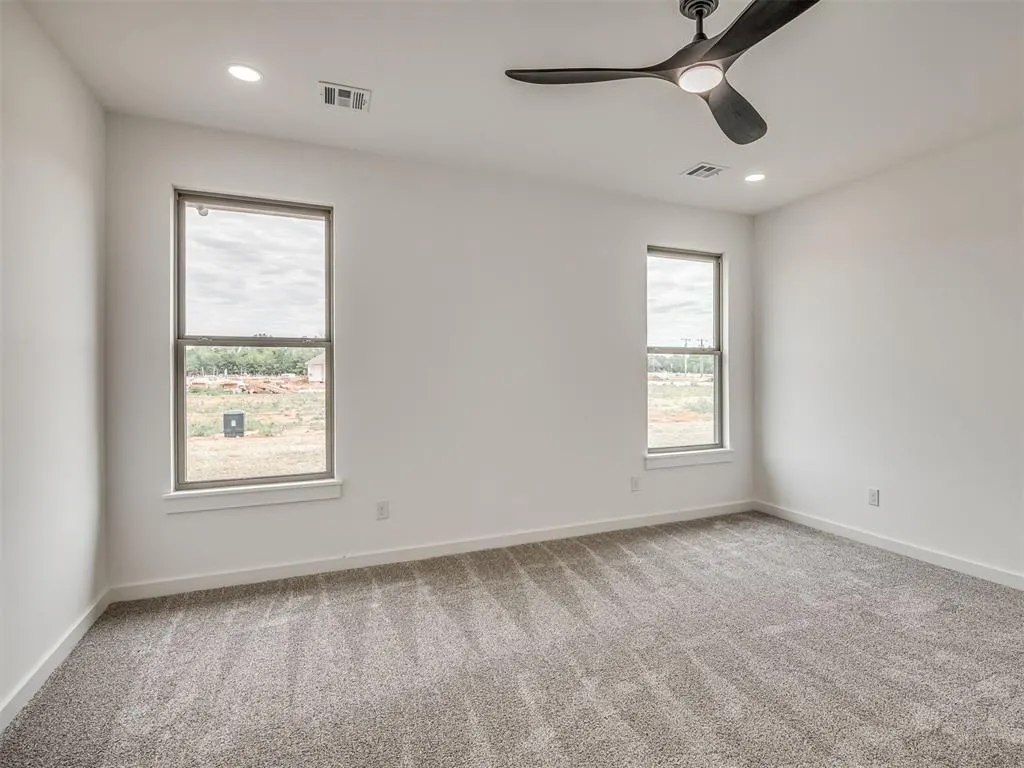 Photo 17 — 10621 SW 18th Street, Yukon, OK 73099