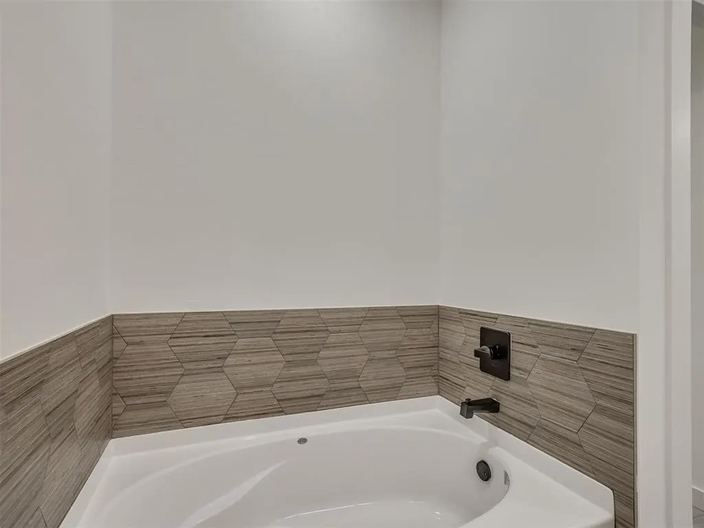 Photo 23 — 10621 SW 18th Street, Yukon, OK 73099