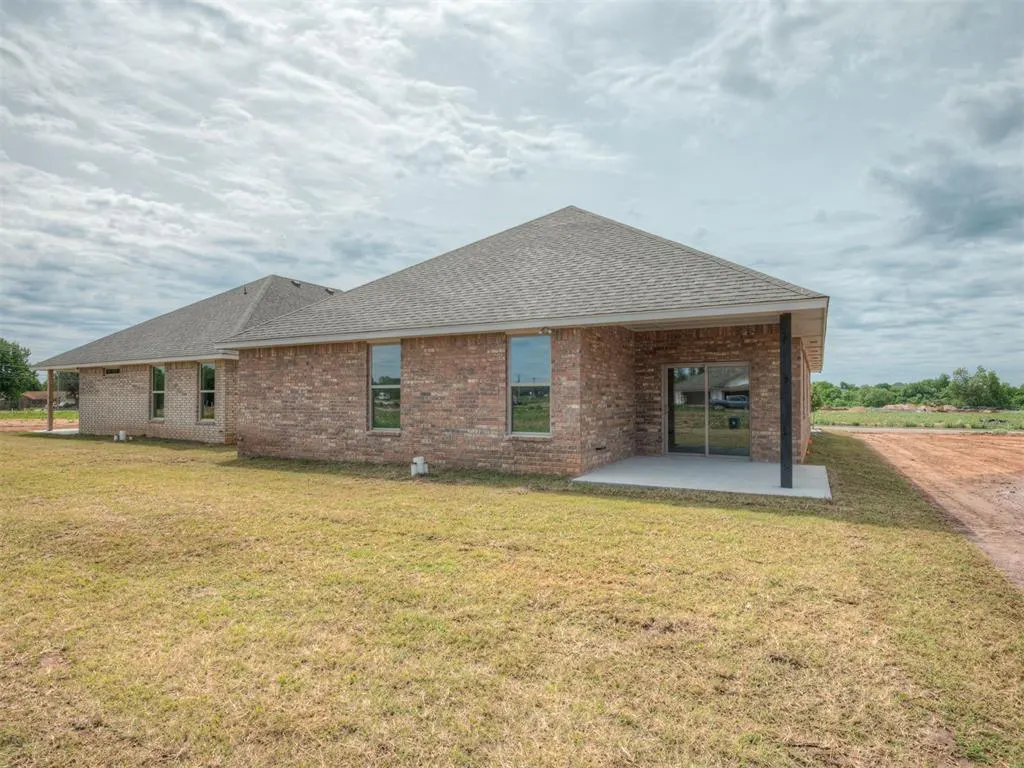 Photo 33 — 10621 SW 18th Street, Yukon, OK 73099