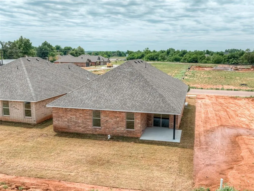 Photo 37 — 10621 SW 18th Street, Yukon, OK 73099