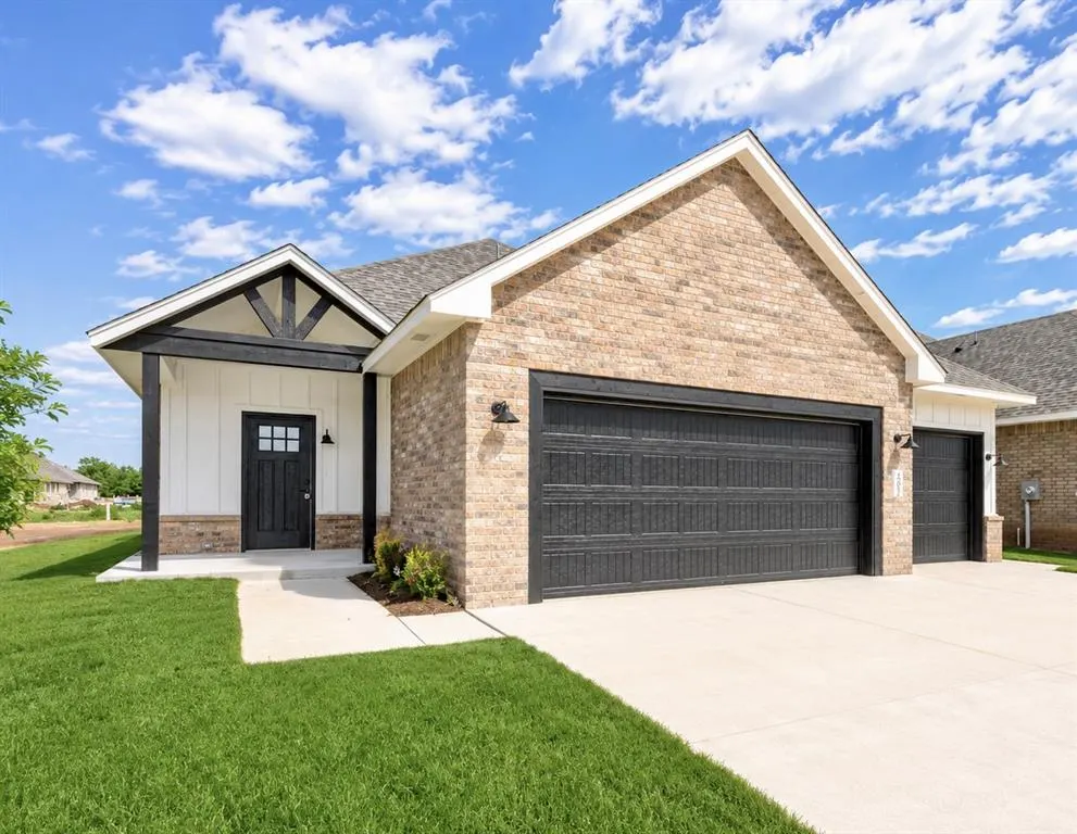 Front exterior — 10621 SW 18th Street, Yukon, OK 73099
