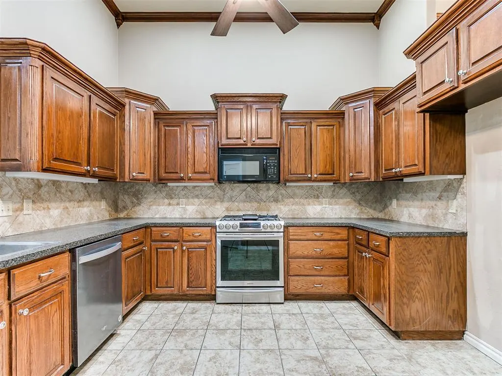 Photo 14 — 3208 Conestoga Drive 1, Norman, OK 73072