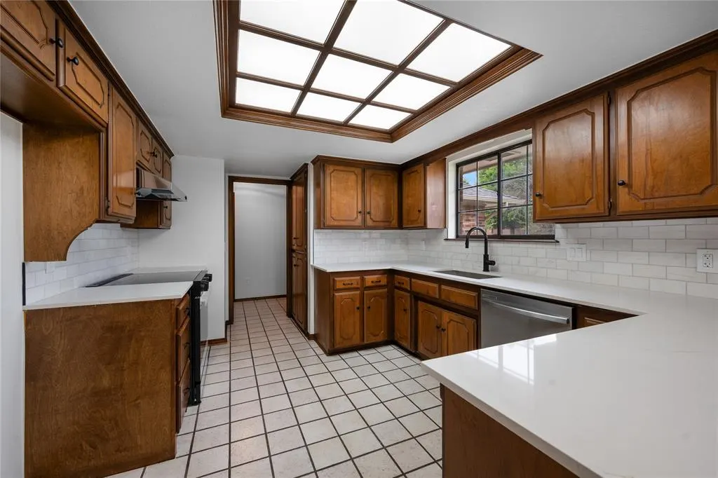 Photo 6 — 12501 Bannockburn Place, Oklahoma City, OK 73142