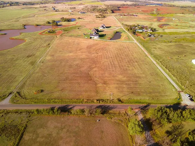 Photo 2 — 3 Waterloo, Cashion, OK 73016