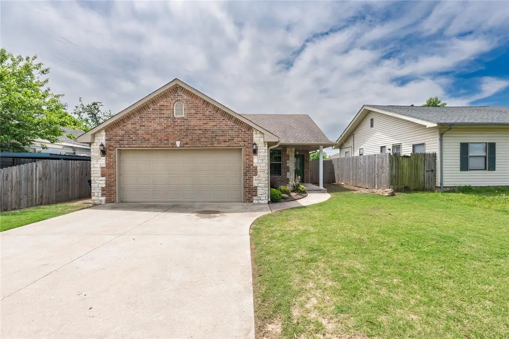 Photo 3 — 419 W Midland Street, Shawnee, OK 74804