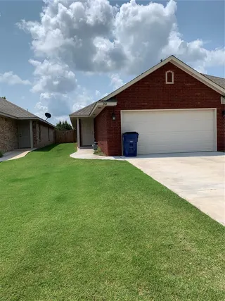 Sold home at 200 Woodbriar Road