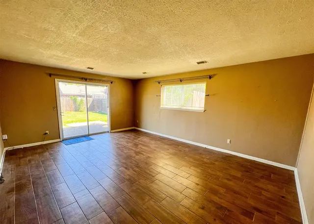 Photo 3 — 2737 Plymouth Lane, The Village, OK 73120