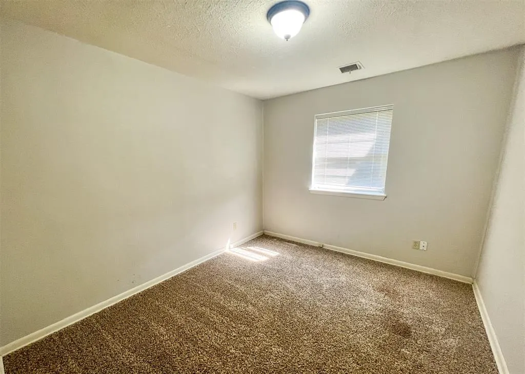 Photo 8 — 2737 Plymouth Lane, The Village, OK 73120
