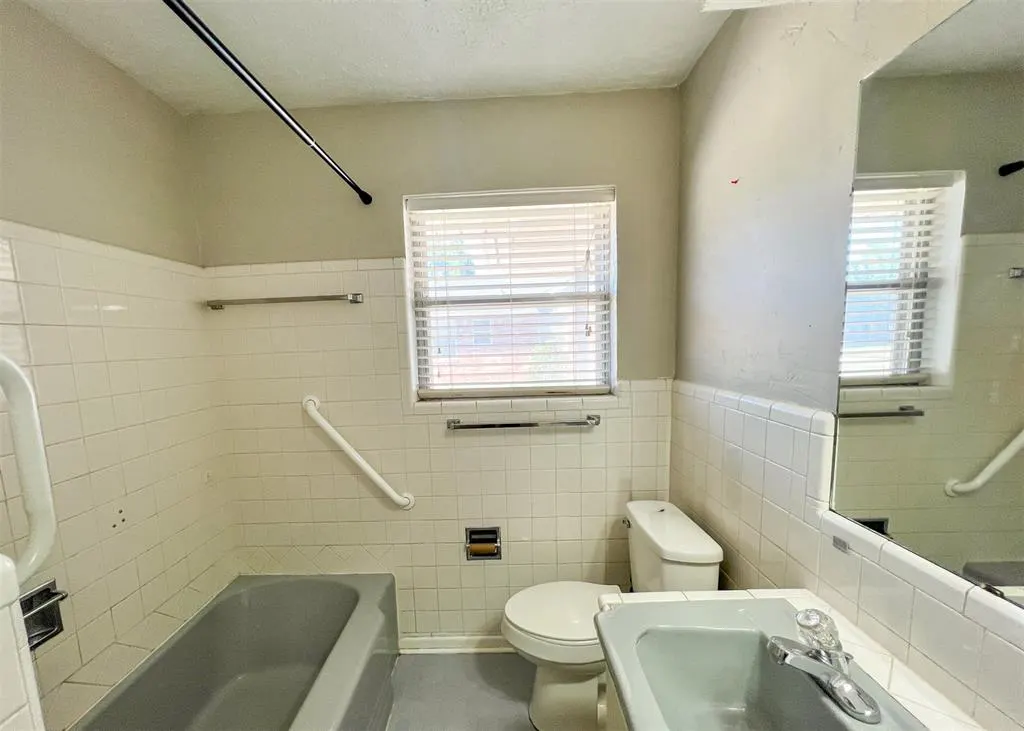 Photo 11 — 2737 Plymouth Lane, The Village, OK 73120