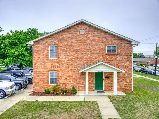 Photo 2 — 324 S Sante Fe Avenue, Norman, OK 73069
