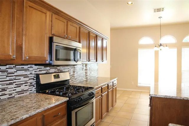 Photo 6 — 905 Renita Way, Moore, OK 73160