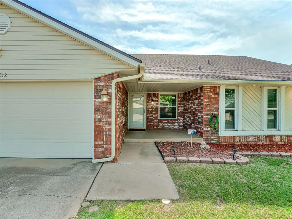 Photo 3 — 9812 S Hillcrest Drive, Oklahoma City, OK 73159
