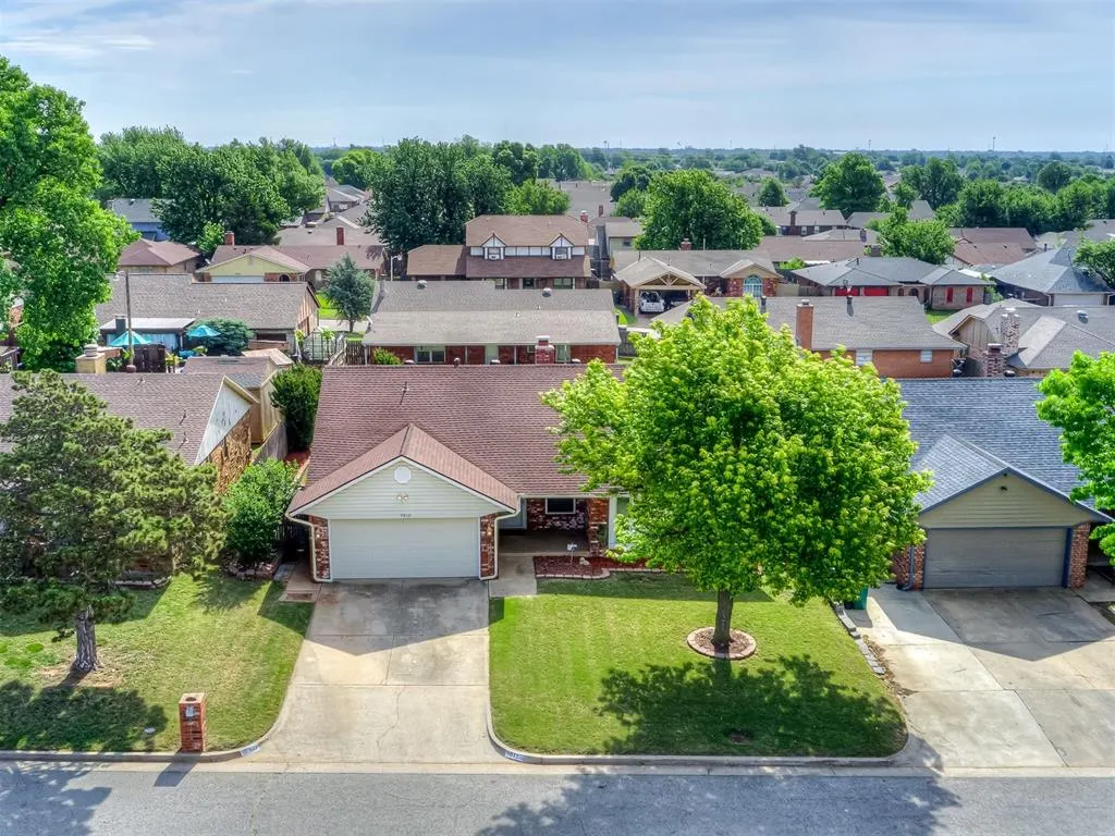 Photo 4 — 9812 S Hillcrest Drive, Oklahoma City, OK 73159