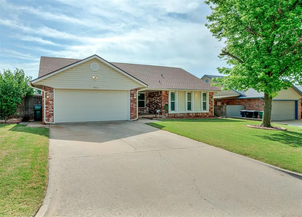 Photo 7 — 9812 S Hillcrest Drive, Oklahoma City, OK 73159