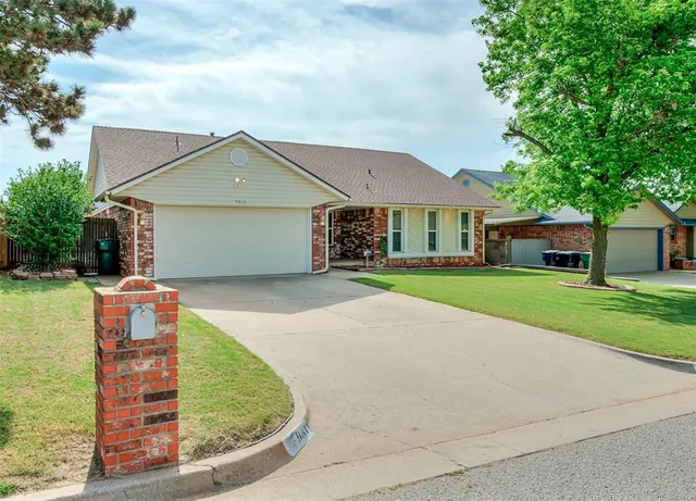 Photo 8 — 9812 S Hillcrest Drive, Oklahoma City, OK 73159