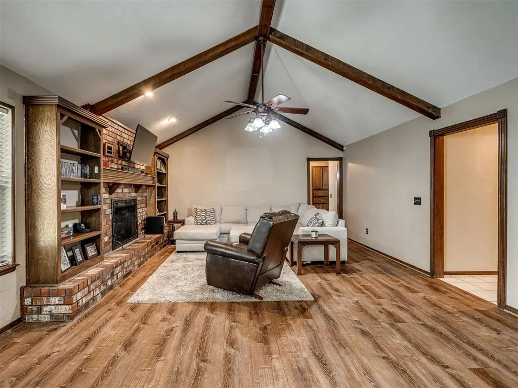 Photo 11 — 9812 S Hillcrest Drive, Oklahoma City, OK 73159