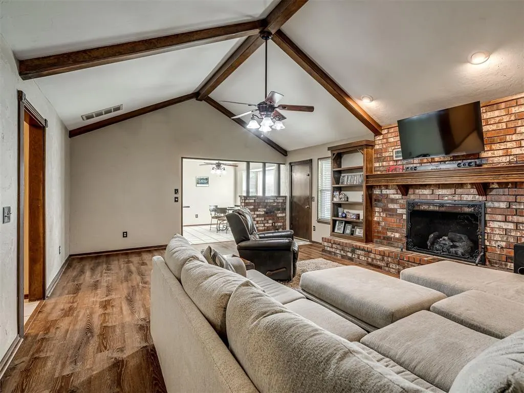 Photo 15 — 9812 S Hillcrest Drive, Oklahoma City, OK 73159