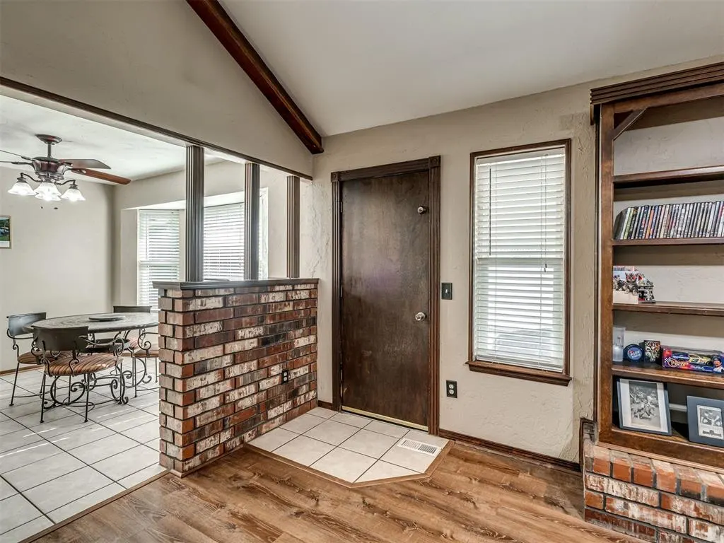 Photo 16 — 9812 S Hillcrest Drive, Oklahoma City, OK 73159
