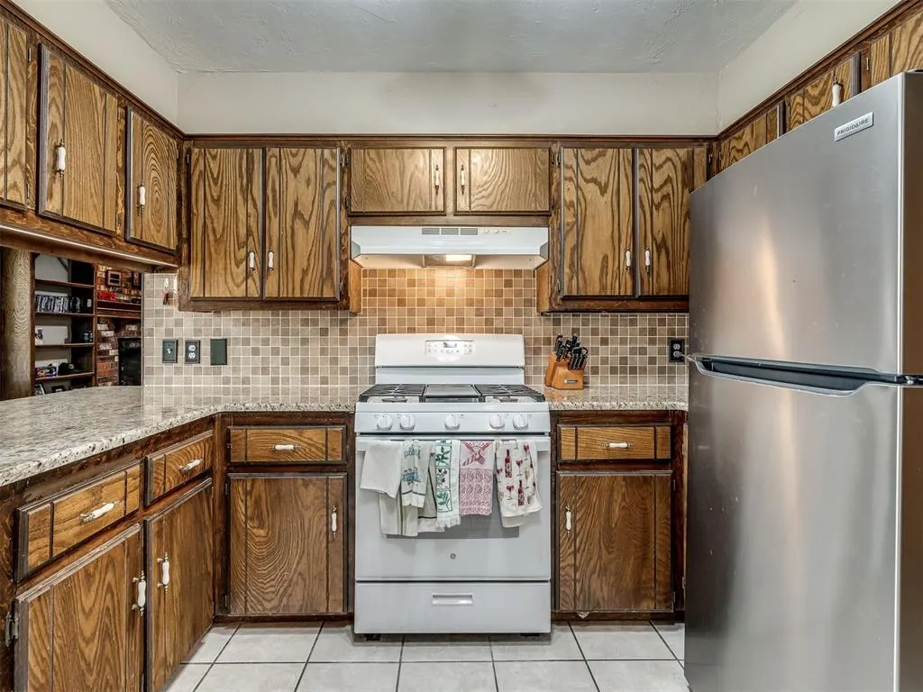 Photo 22 — 9812 S Hillcrest Drive, Oklahoma City, OK 73159