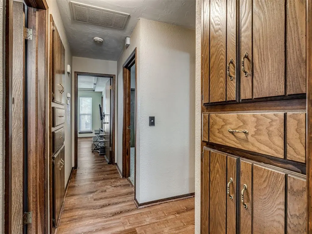 Photo 28 — 9812 S Hillcrest Drive, Oklahoma City, OK 73159