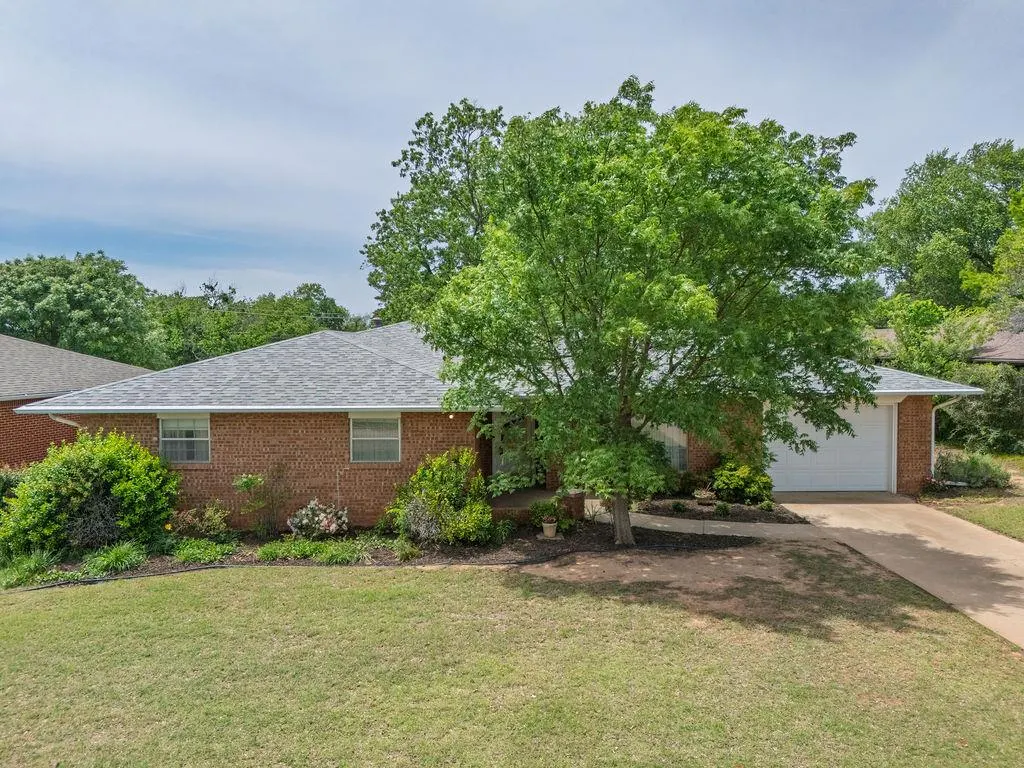 Front exterior — 1618 N Oklahoma Avenue, Shawnee, OK 74804