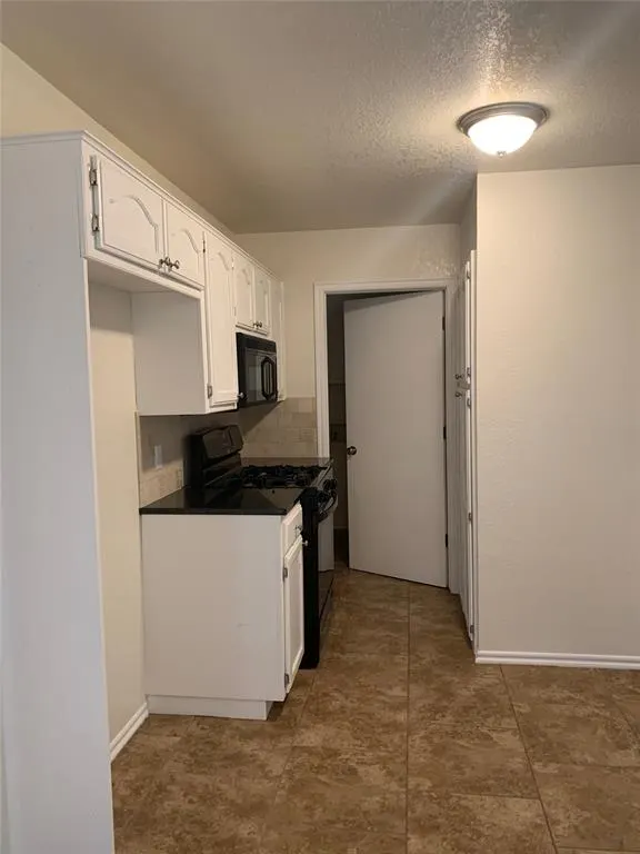 Photo 3 — 2514 Lakecrest Drive, Moore, OK 73170