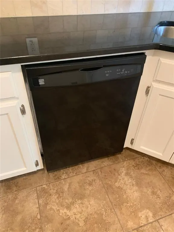 Photo 6 — 2514 Lakecrest Drive, Moore, OK 73170