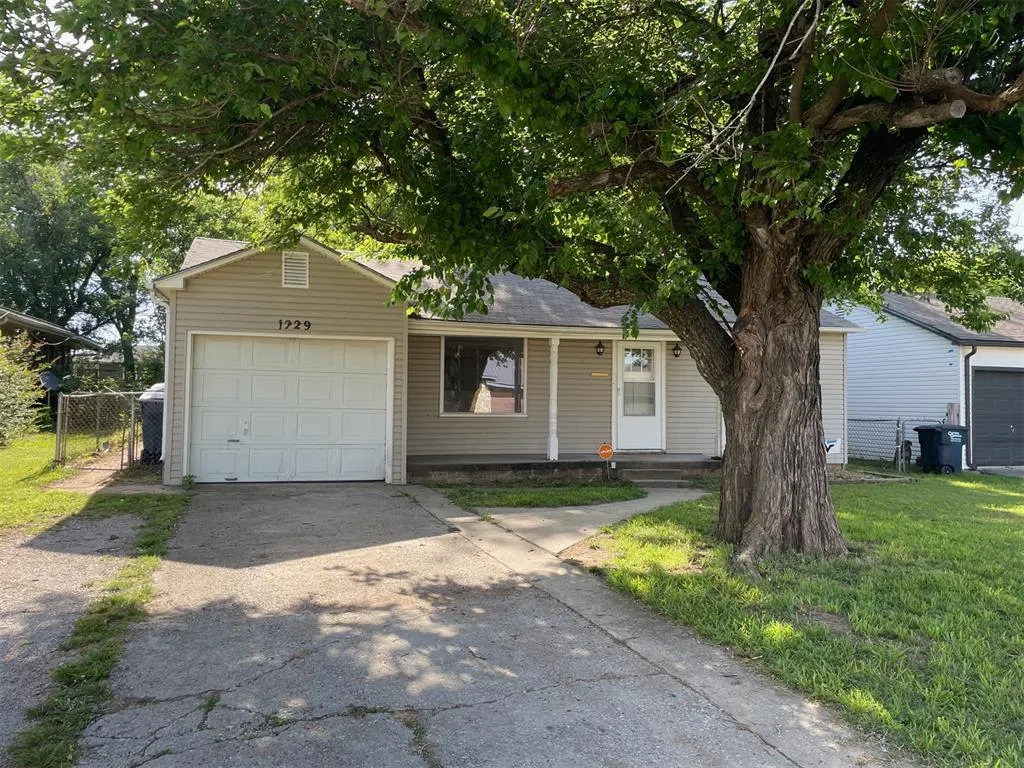 Photo 2 — 1229 N Tucker Avenue, Shawnee, OK 74801