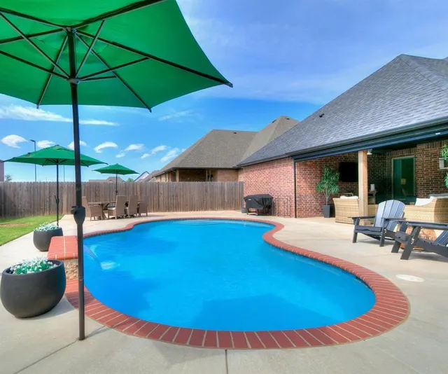 Photo 2 — 3205 Pinnacle Peak Drive, Yukon, OK 73099