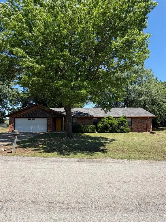 Photo 2 — 722 Arrowhead Street, Elmore City, OK 73433