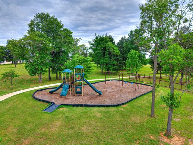 Photo 8 — 216 Patriot Pointe, Eufaula, OK 74432
