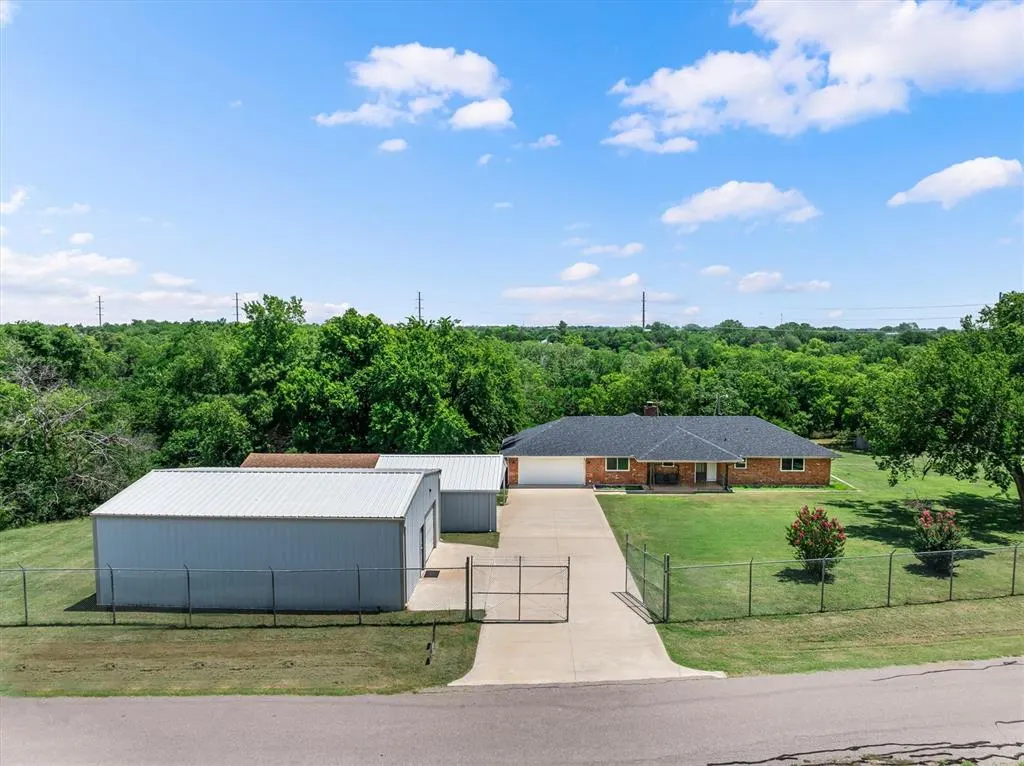 Front exterior — 400 Longview SW Drive, Piedmont, OK 73078