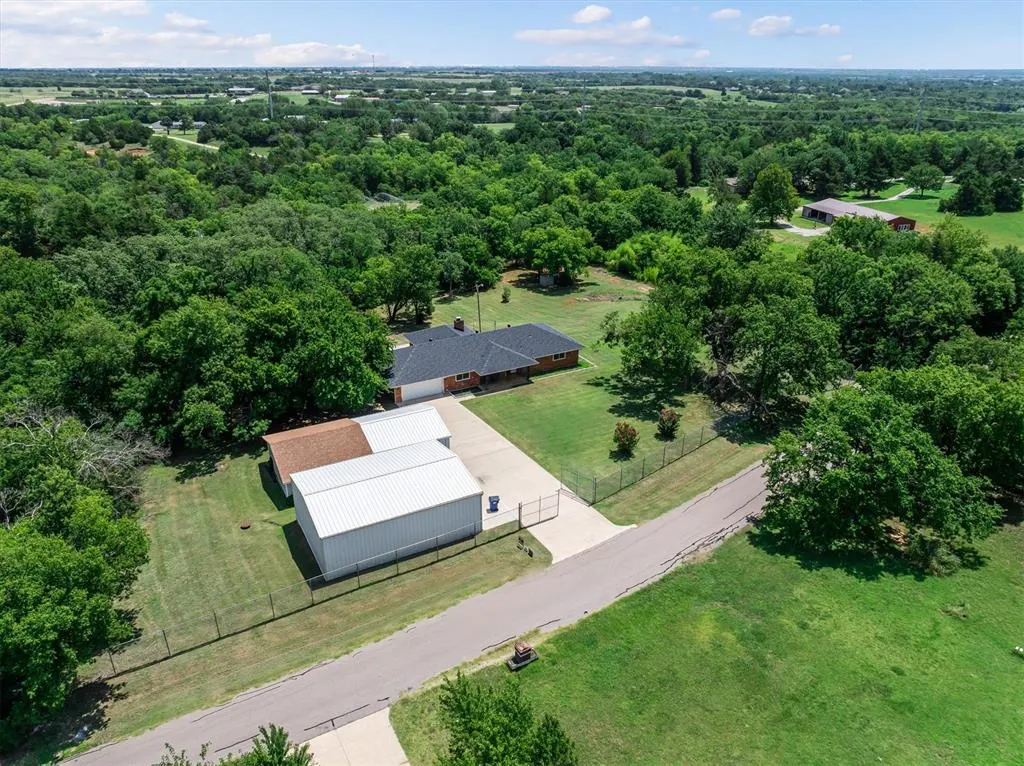 Photo 4 — 400 Longview SW Drive, Piedmont, OK 73078