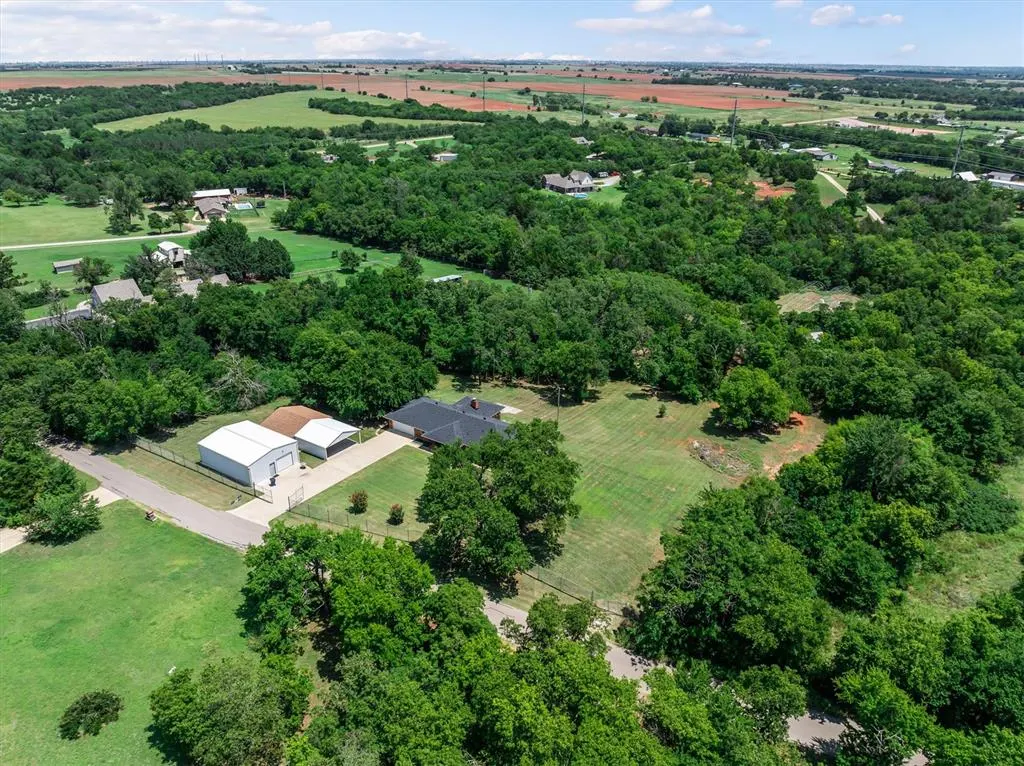 Photo 5 — 400 Longview SW Drive, Piedmont, OK 73078