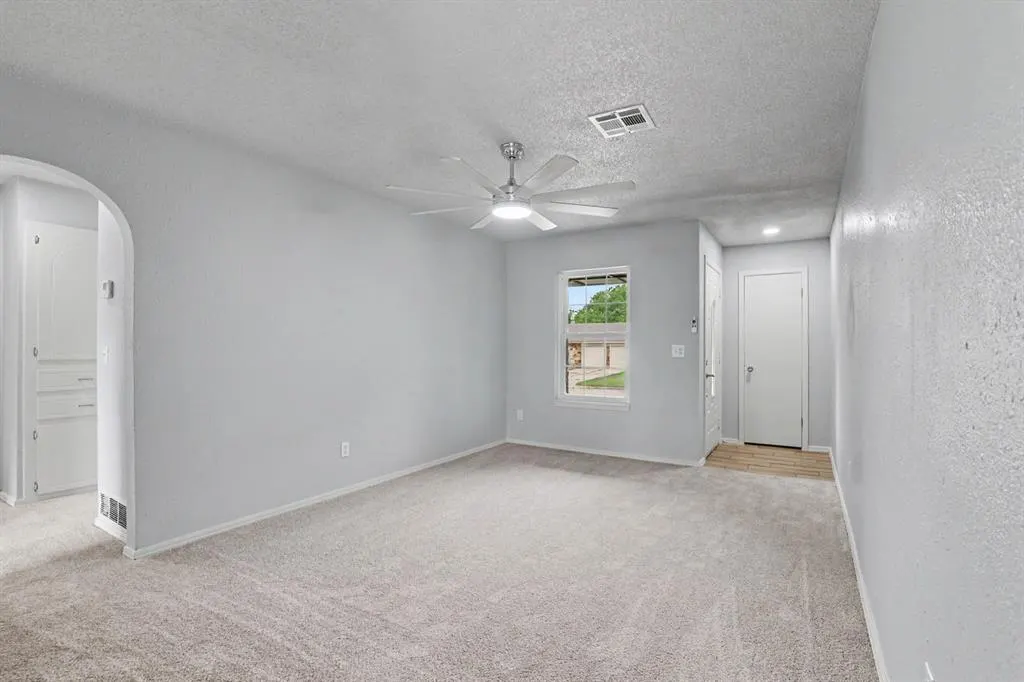 Photo 4 — 700 Lloyd Avenue, Midwest City, OK 73130