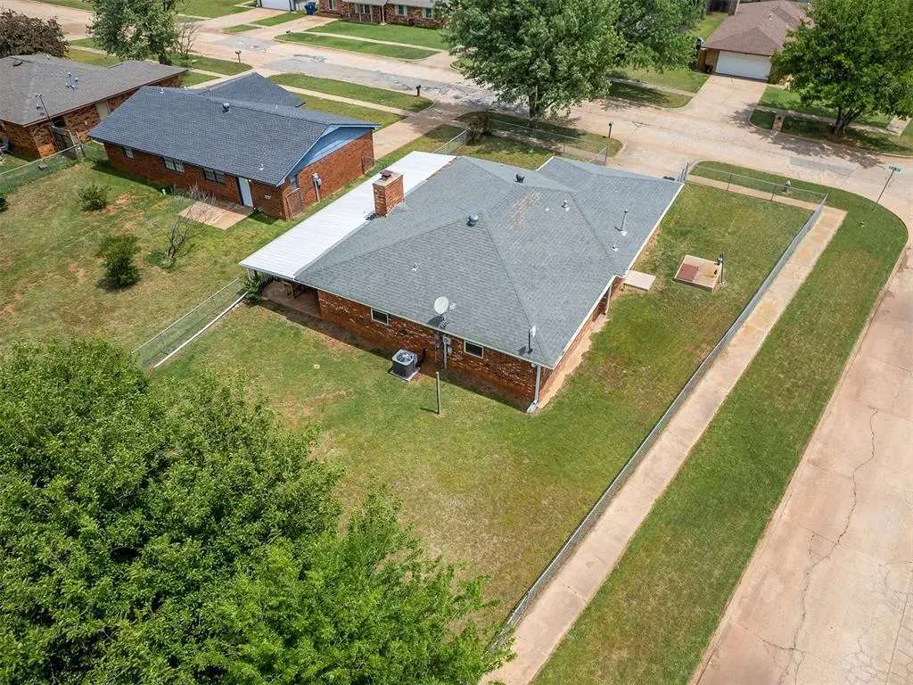 Photo 3 — 421 Milky Way, Guthrie, OK 73044