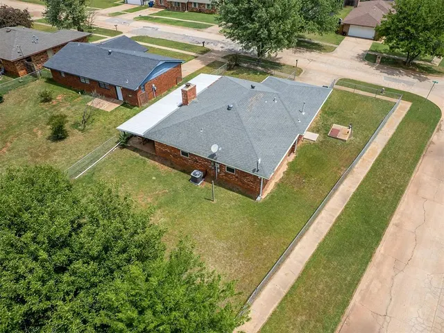 Photo 3 — 421 Milky Way, Guthrie, OK 73044