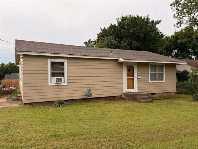 Photo 2 — 903 E Seminole Street, Wynnewood, OK 73098