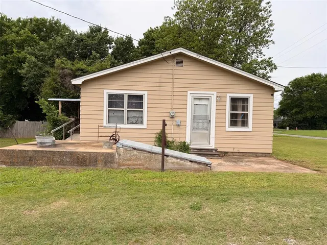 Photo 3 — 903 E Seminole Street, Wynnewood, OK 73098
