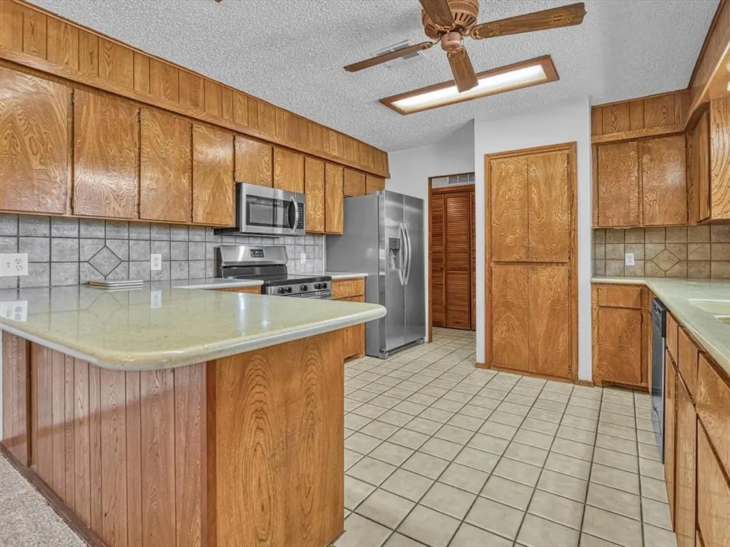 Photo 7 — 715 SW Englewood Drive, Lawton, OK 73505