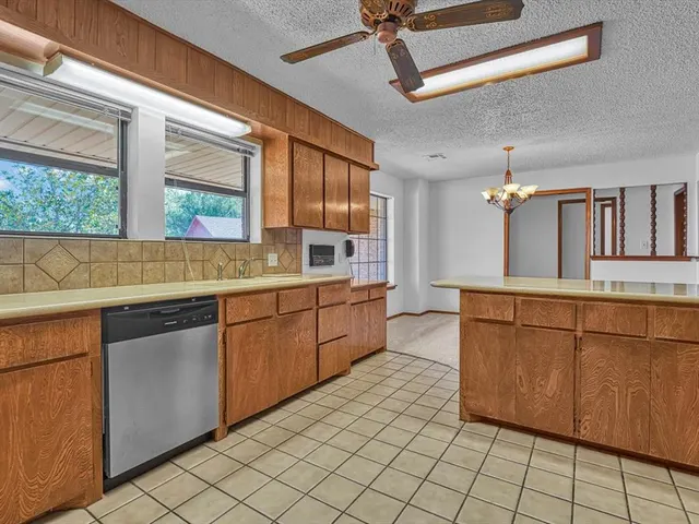 Photo 8 — 715 SW Englewood Drive, Lawton, OK 73505